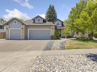 9555 Vancouver Ln, Windsor, CA 95492