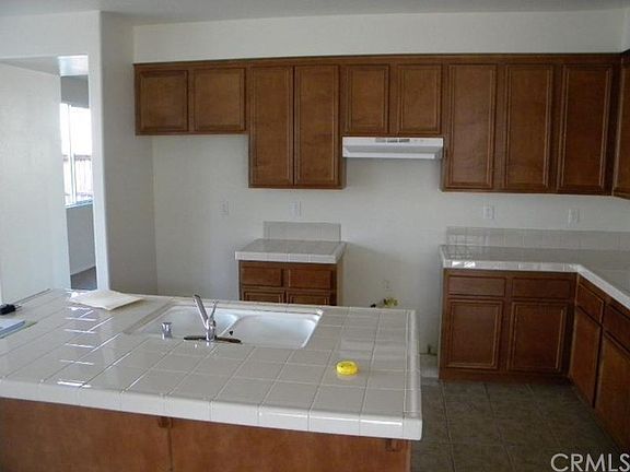 3rd image of 1147 Arrowhead Ave