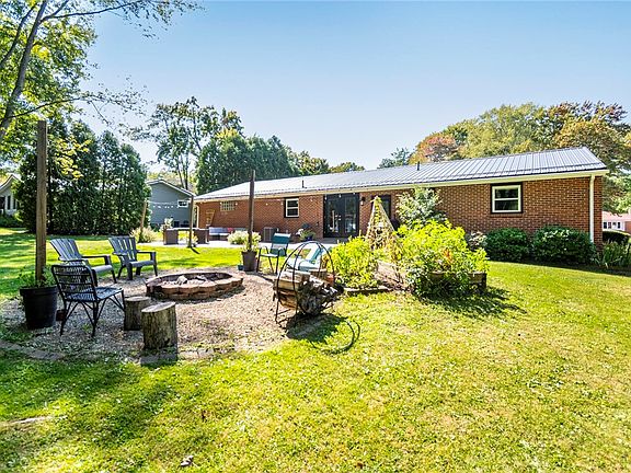 5th image of 3066 Maplewood Dr