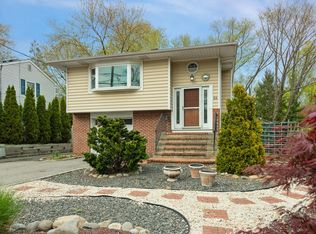 88 W Neck Rd, Huntington, NY 11743