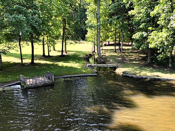 4th image of 924 Black Bass Rd
