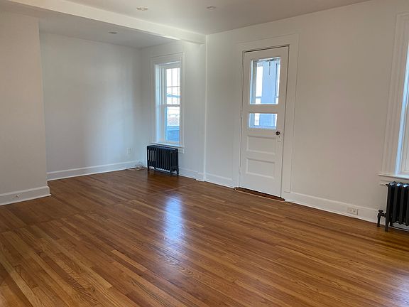 5th image of 259 Elwood Ave APT 2