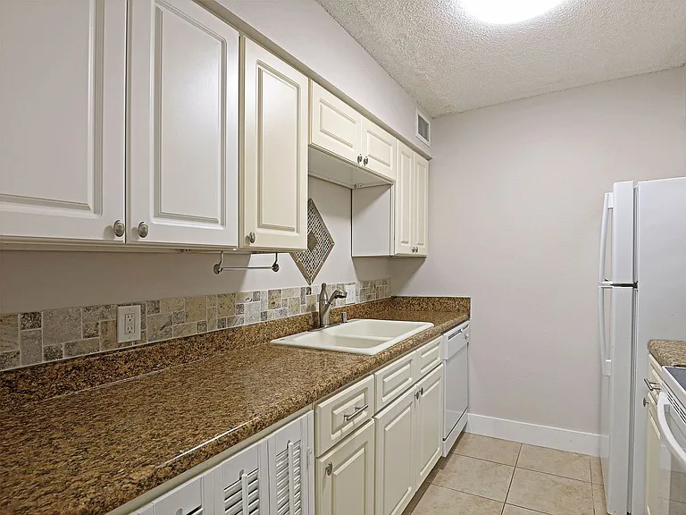 5303 Summerlin Rd #301 — Photo 8