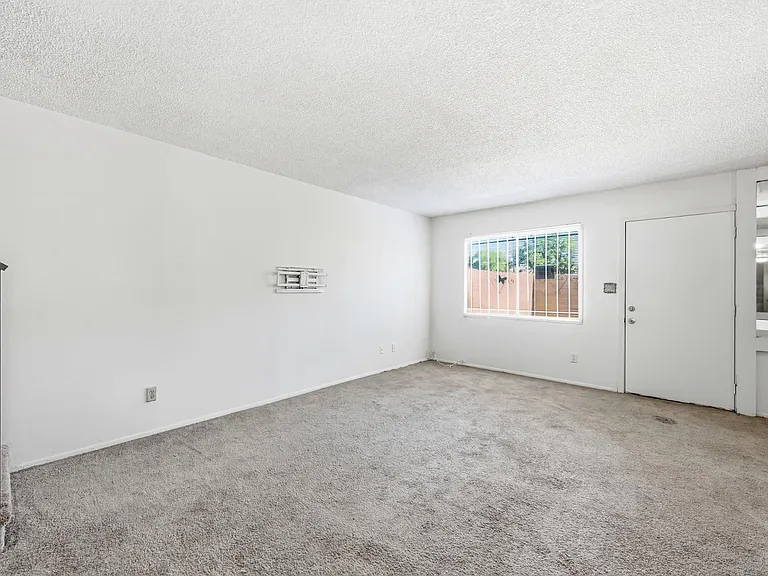 6705 W Devonshire Ave — Photo 10