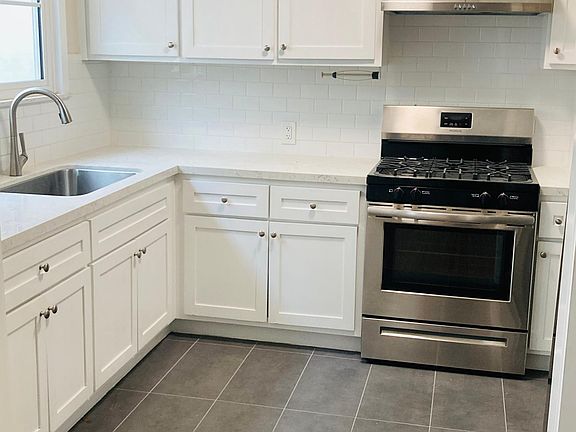 3rd image of 1011 S Marguerita Ave #F