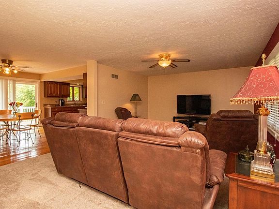 3rd image of 419 Tarkington Ln