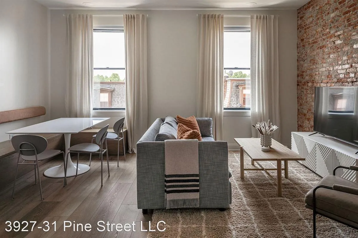 Luxury On Pine — Photo 1