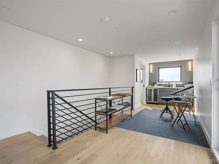 2526 S Lincoln St — Photo 35