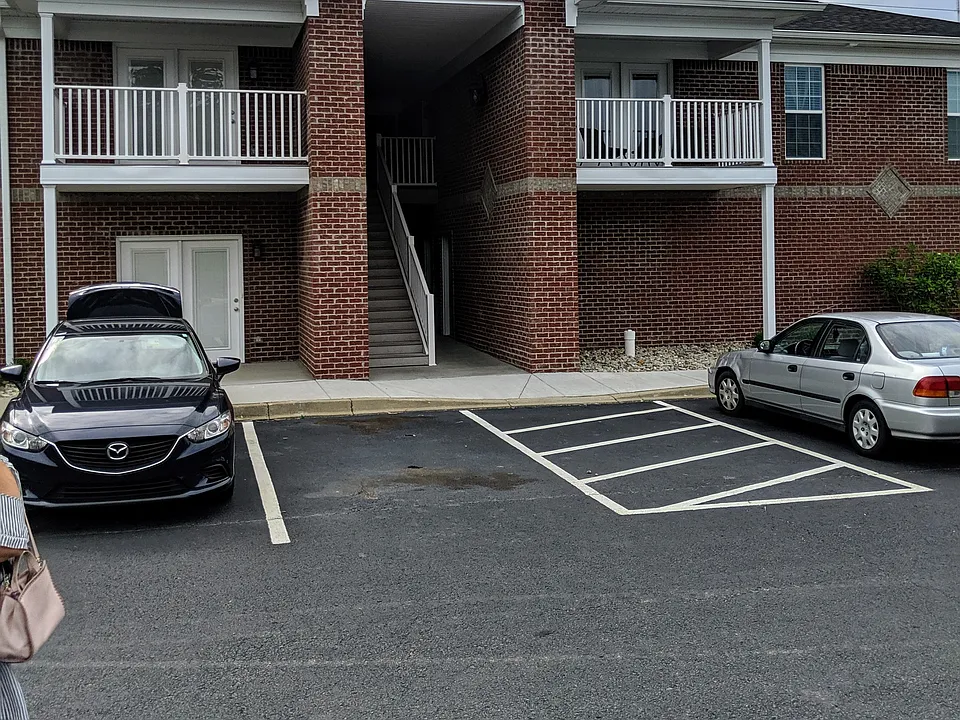 5703 Chariot Run Dr #103