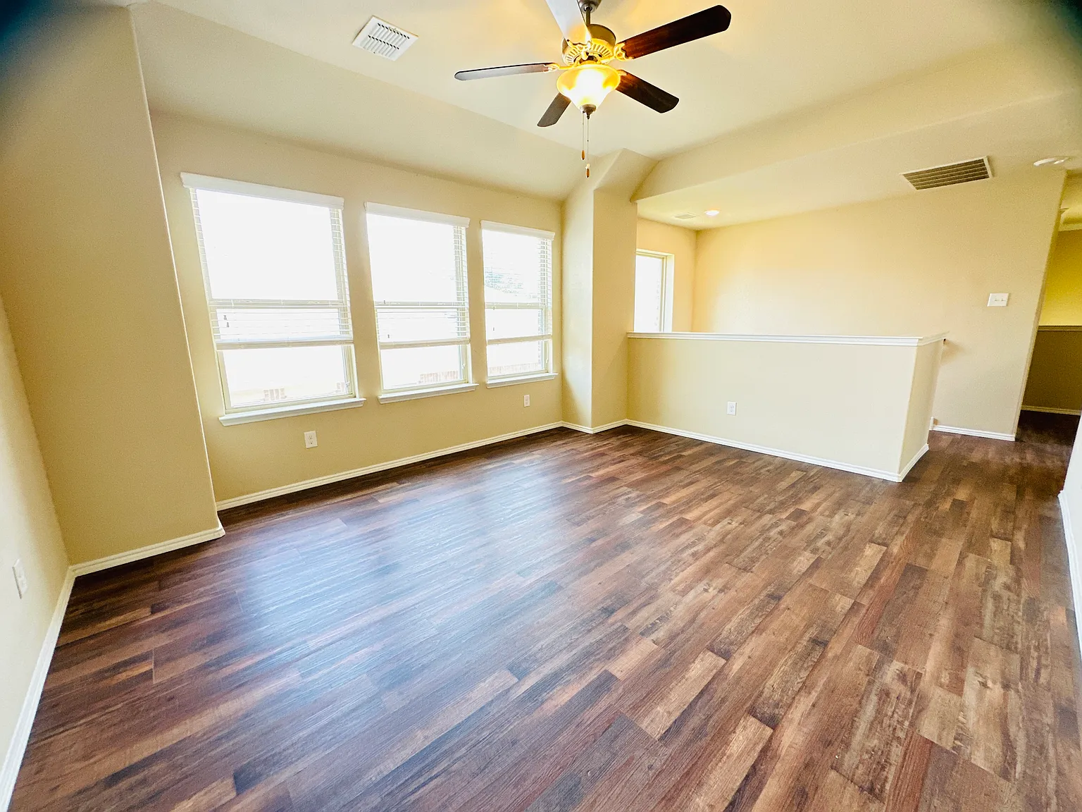 4 bed, 2.5 bath, 2479 sqft, $2,550 — Photo 3