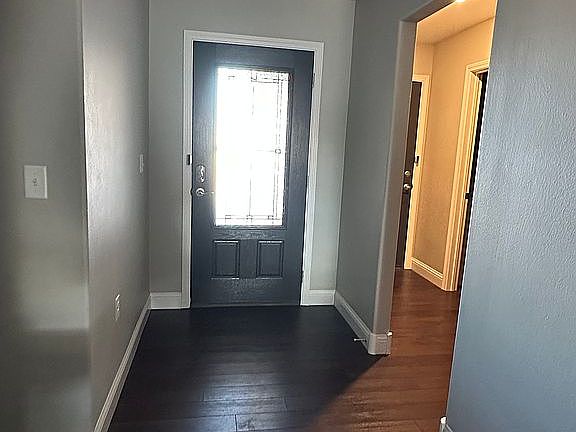 3rd image of 1212 Oakwood Cir