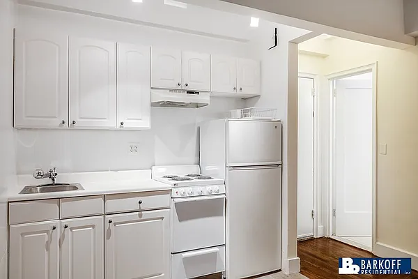 Rented by Barkoff Residential  | media 26