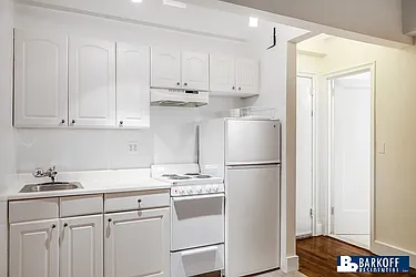 Rented by Barkoff Residential 