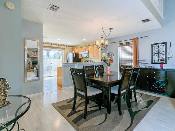 5th image of 3911 Valley Garden Dr W