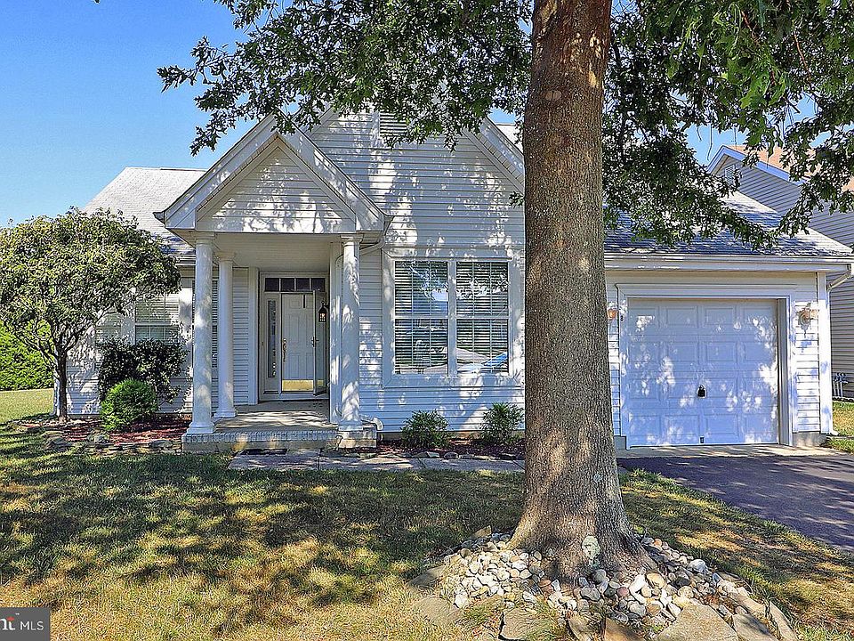 1st image of 8 Trickle Ct