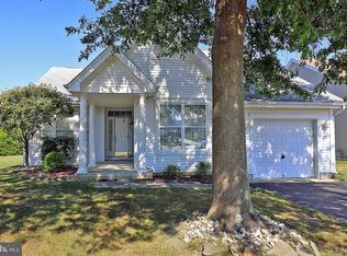 8 Trickle Ct, Barnegat, NJ 08005