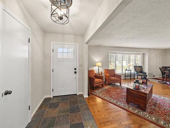 2nd image of 10119 Oakridge Dr