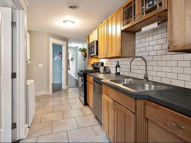 2924-2926 Holmes Street — Photo 9