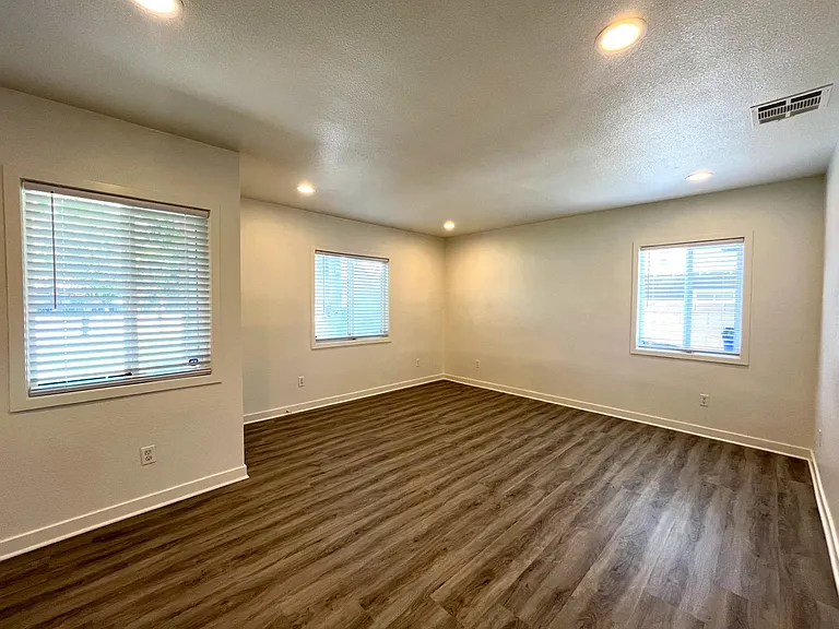 1629 Kendall Dr — Photo 8