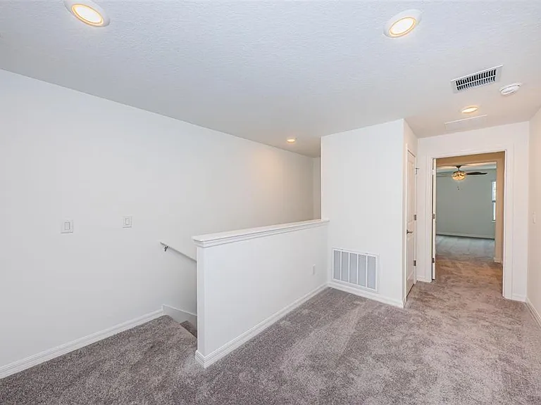 8327 Crescent Oaks Dr — Photo 23