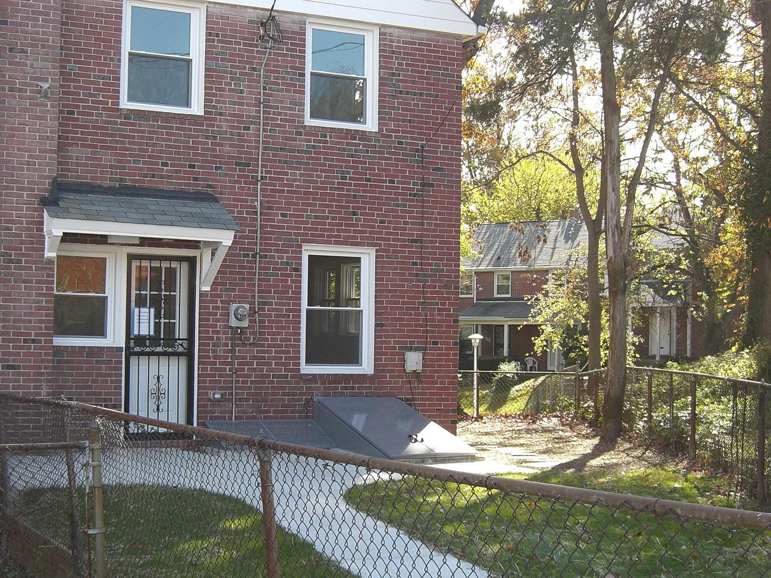 3 bed, 1.5 bath, 1152 sqft, $1,985 — Photo 3