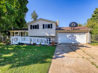 2795 Ravenglass Rd, Waterford, MI 48329