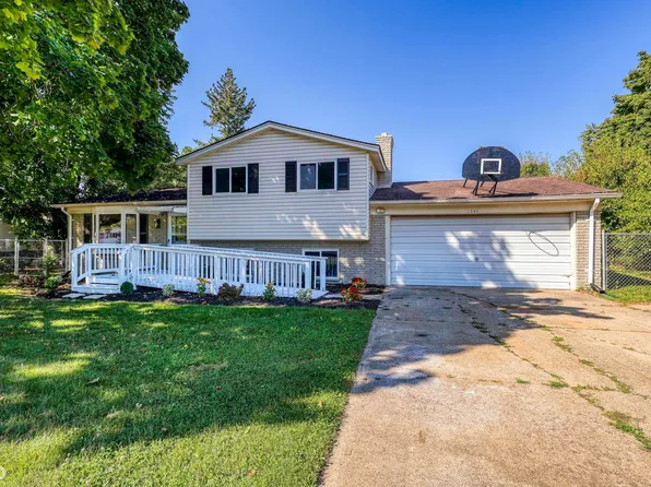 2795 Ravenglass Rd, Waterford, MI 48329