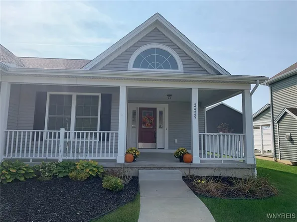 2425 Agassiz Dr, Lake View, NY 14085