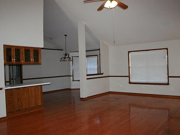 5th image of 1821 Kings Way Ct