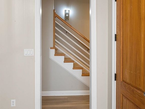 5th image of 19268 Newsome Ln