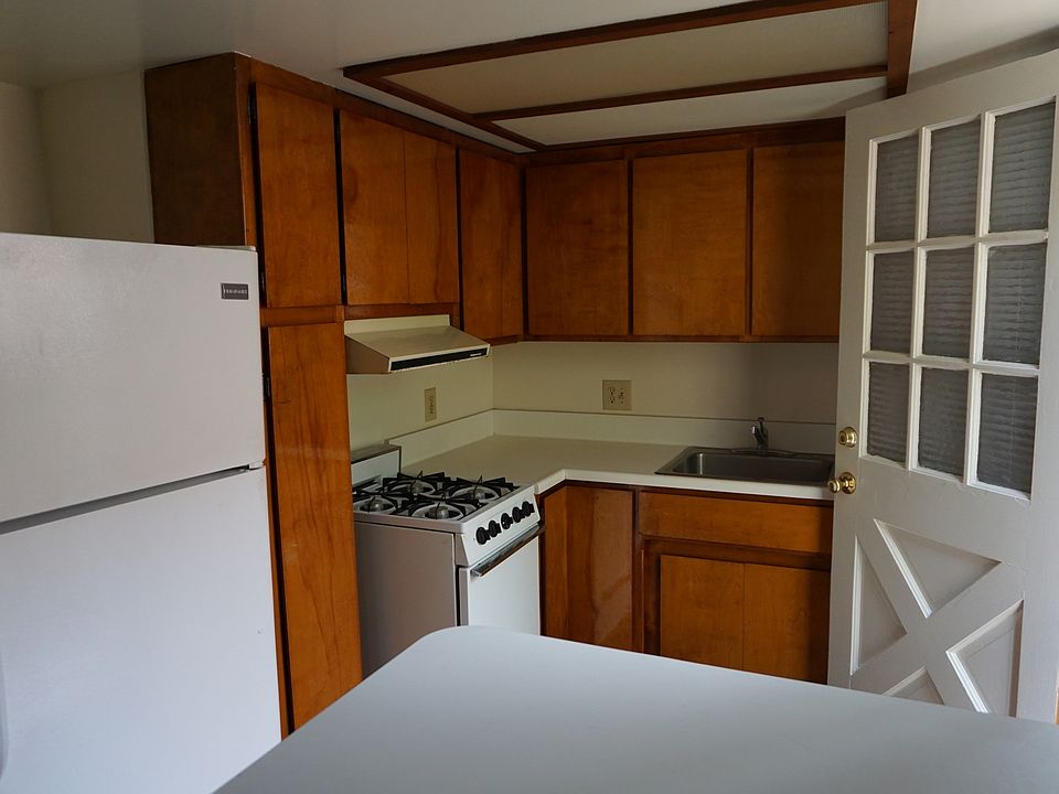 1st image of 1615 E 1st St APT 4