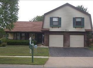 984 Kentucky Ln, Elk Grove Village, IL 60007