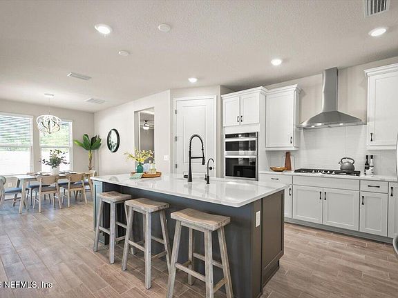 3rd image of 10988 TOWN VIEW Drive