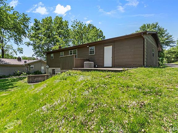 4th image of 2548 Singing Hills Dr