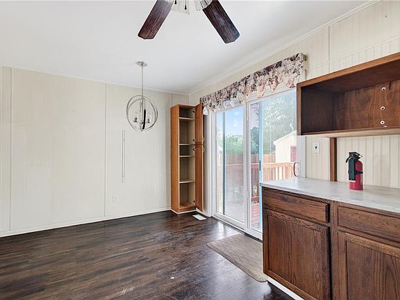 5th image of 825 Thames Dr