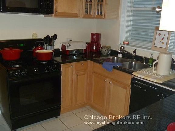 5th image of 2467 W Hutchinson St #1