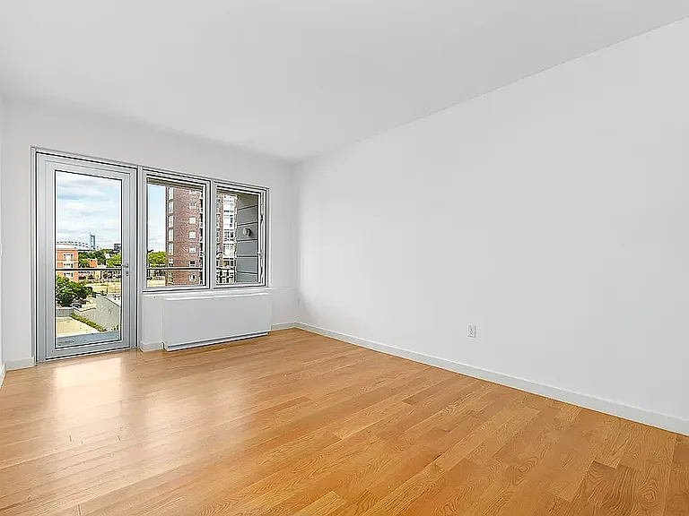 31-43 Vernon Blvd #615A — Photo 2