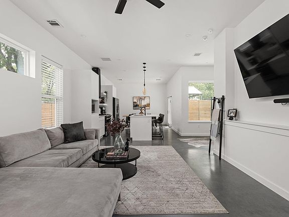 4th image of 6205 Caddie St #1