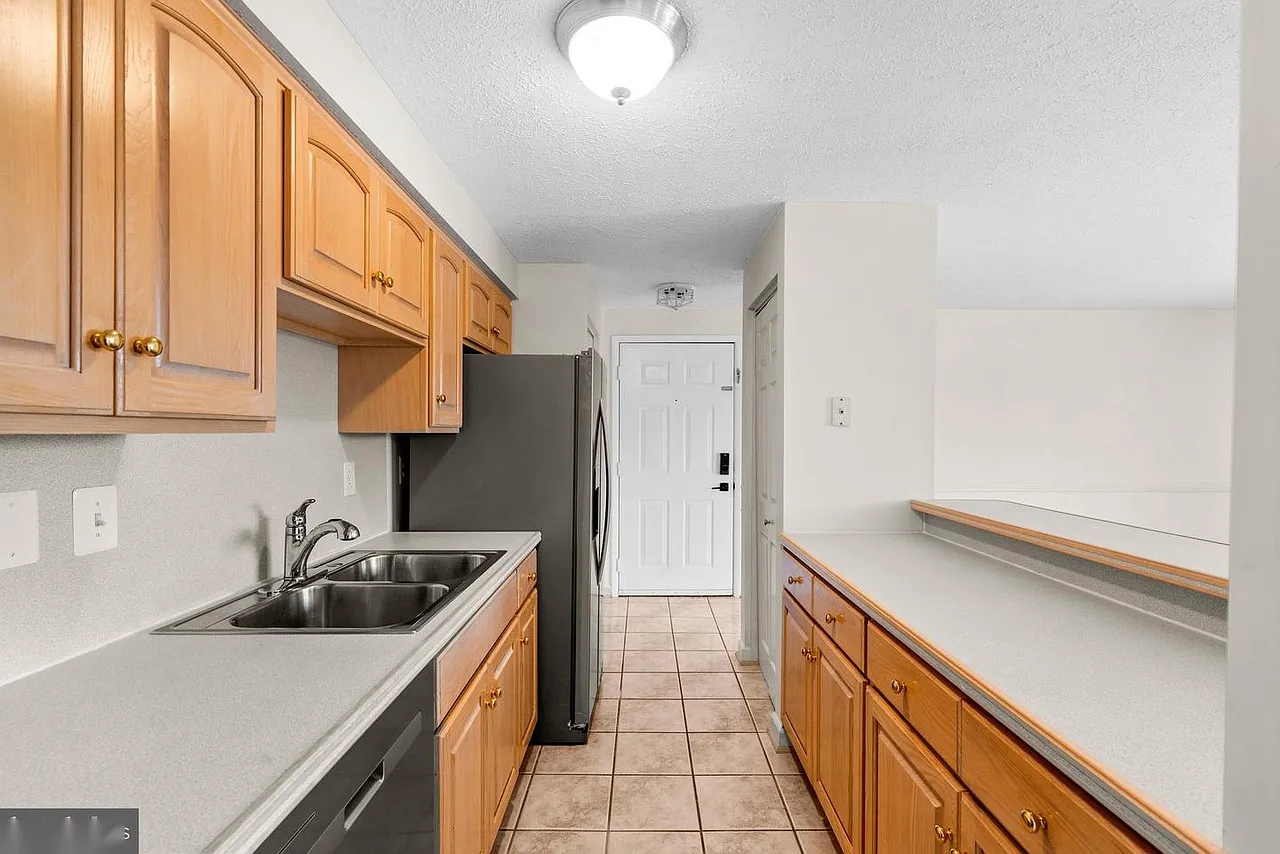 2 bed, 900 sqft, $1,900 — Photo 4