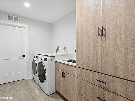 3rd image of 3807 N Claremont Ave