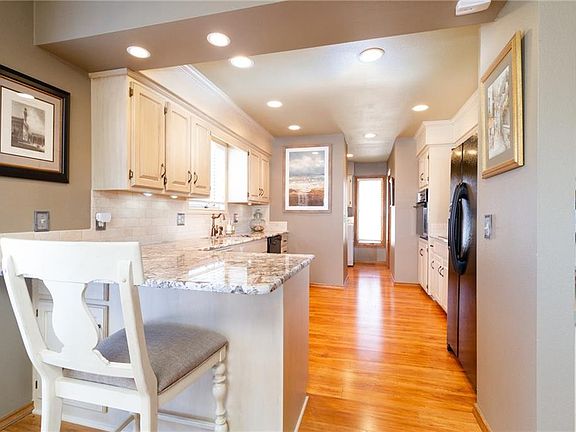 3rd image of 9 Desford Ln