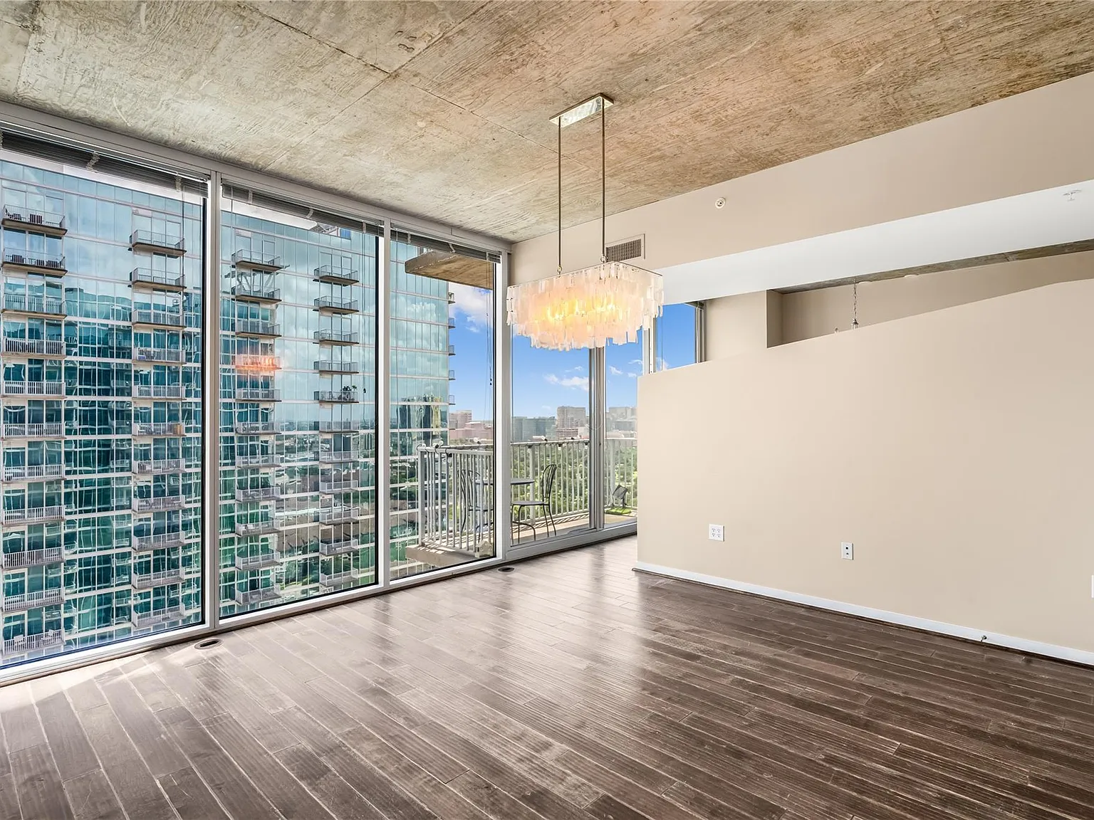 1 bed, 1.0 bath, 800 sqft, $1,950 — Photo 3