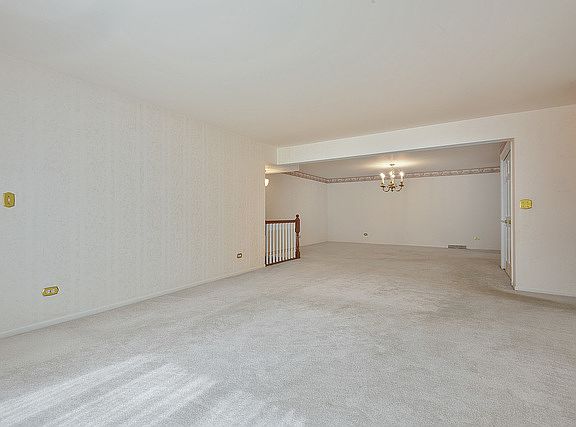 5th image of 7 Saint Moritz Dr Unit 102