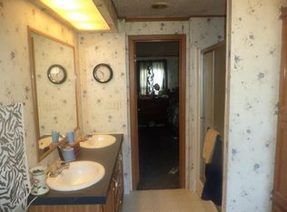 1341 Red Bud Rd, Ovapa, WV 25164