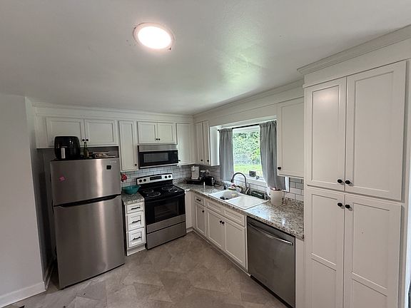 2nd image of 1201 Raby Ave