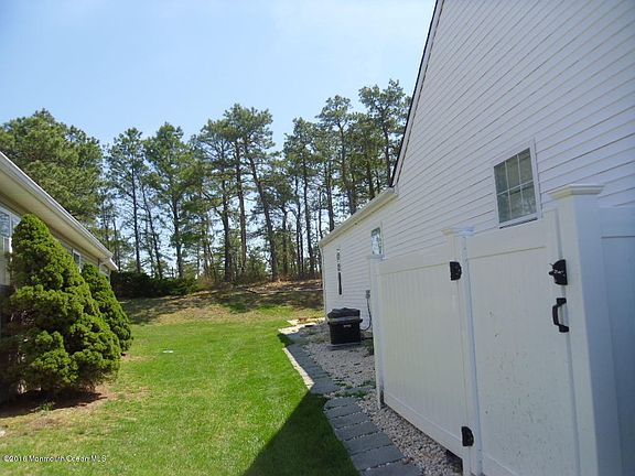 3rd image of 126 Canterbury Ln