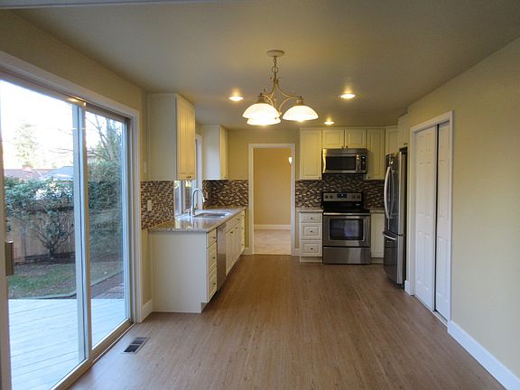 4th image of 12423 106th Pl NE