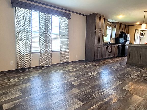 3rd image of 928 Boxwood Dr #182
