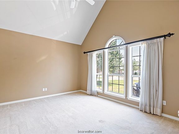 5th image of 9302 Bloomfield Ln