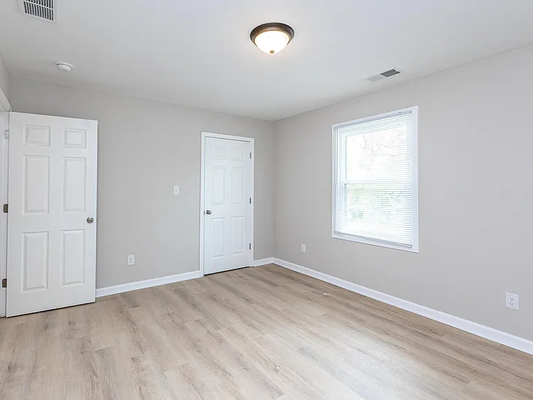 213 Brooks Rd — Photo 18